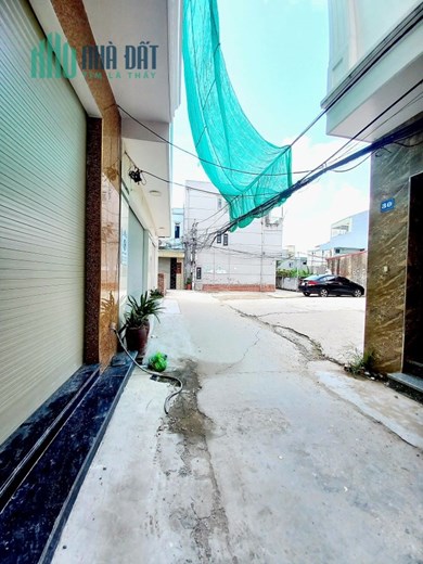 Siêu phẩm 3 tầng mặt ngõ Khúc Thừa Dụ, ô tô để trong nhà, giá 3.2 tỷ