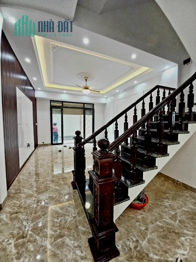 Siêu phẩm 3 tầng mặt ngõ Khúc Thừa Dụ, ô tô để trong nhà, giá 3.2 tỷ