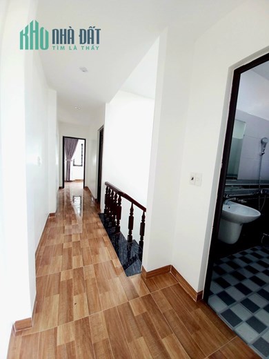 Siêu phẩm 3 tầng mặt ngõ Khúc Thừa Dụ, ô tô để trong nhà, giá 3.2 tỷ