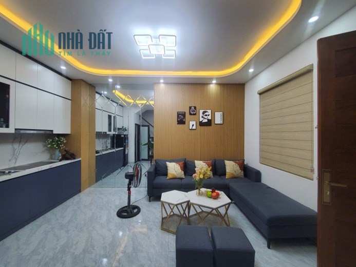 Bán nhà lô góc Hào Nam 45m2 4 tầng, 2 thoáng, gần oto, ngõ rộng thoáng, 6 tỷ