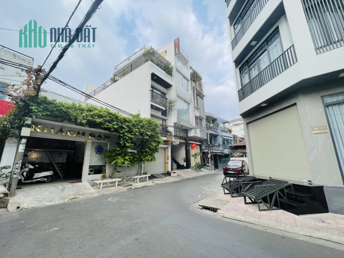 Cần Bán Gấp khách Sạn 126m2, Đường nguyễn Xí, Phường 26, Quận Bình Thạnh.