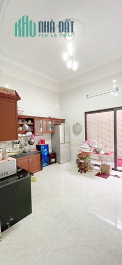 Bán nhà mặt đường Đông Trà - Chợ Hàng , 100m 3 tầng GIÁ  6.2 tỉ
