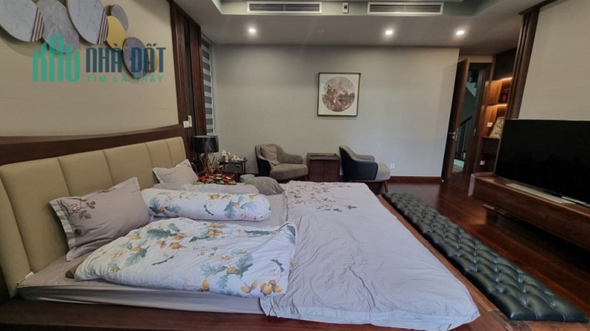Cần bán 3 mặt phố 3 mặt tiền 3 vỉa hè Thành phố Giao Lưu Phạm Văn Đồng 280m2, MT 45m, vỉa hè 8m ô