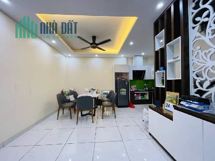 Bán nhà Việt Hưng, Full nội thất, 30 m2, 5T, MT 5 m, chỉ nhĩnh 3 tỷ.