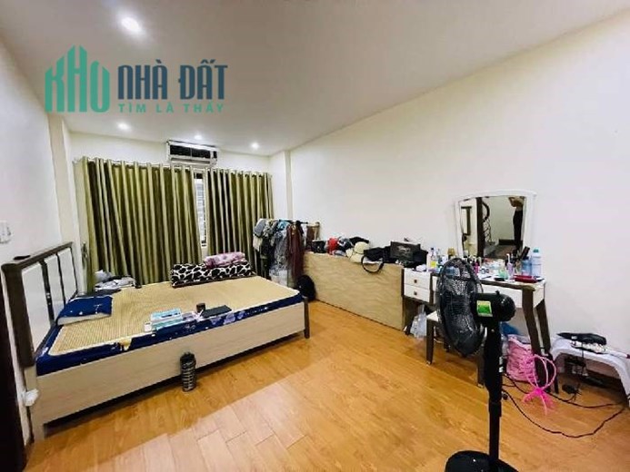 Bán nhà Việt Hưng, Full nội thất, 30 m2, 5T, MT 5 m, chỉ nhĩnh 3 tỷ.