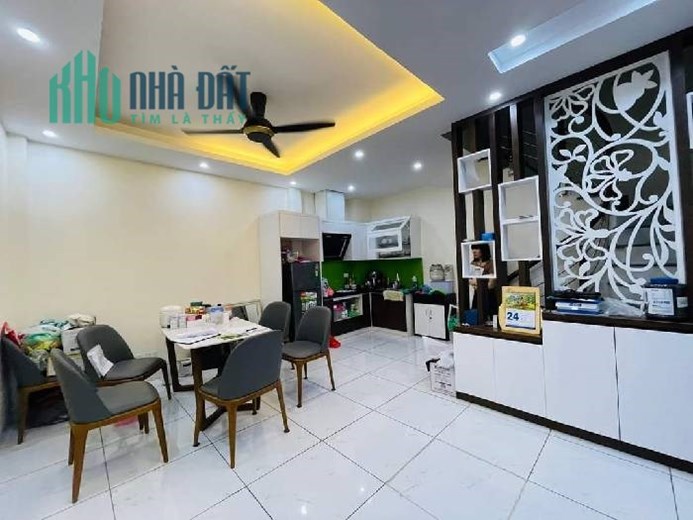 Bán nhà Việt Hưng, Full nội thất, 30 m2, 5T, MT 5 m, chỉ nhĩnh 3 tỷ.