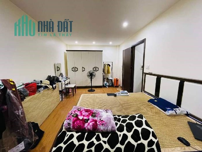 Bán nhà Việt Hưng, Full nội thất, 30 m2, 5T, MT 5 m, chỉ nhĩnh 3 tỷ.