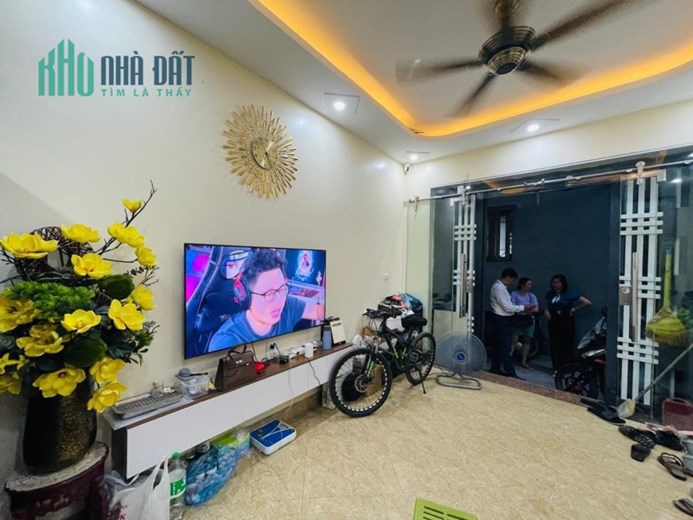 NHÀ ĐẸP LONG LANH LÔ GÓC SÁT HỒ ĐỀN LỪ 36M2 5 TẦNG 3.8 TỶ HOÀNG MAI