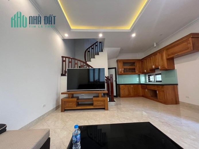 2 tỷ 400 triệu sở hữu ngay nhà  4, 5 tầng mới, Ô TÔ ĐỖ SÂN , TẠI PHỐ BÁT KHỐI ( GIA LÂM)