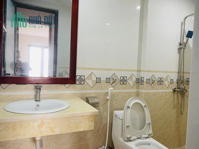 2 tỷ 400 triệu sở hữu ngay nhà  4, 5 tầng mới, Ô TÔ ĐỖ SÂN , TẠI PHỐ BÁT KHỐI ( GIA LÂM)
