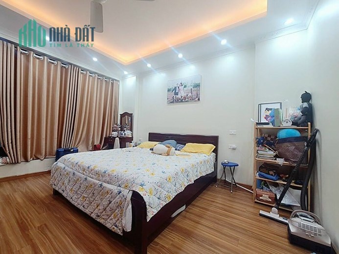 2 tỷ 400 triệu sở hữu ngay nhà  4, 5 tầng mới, Ô TÔ ĐỖ SÂN , TẠI PHỐ BÁT KHỐI ( GIA LÂM)