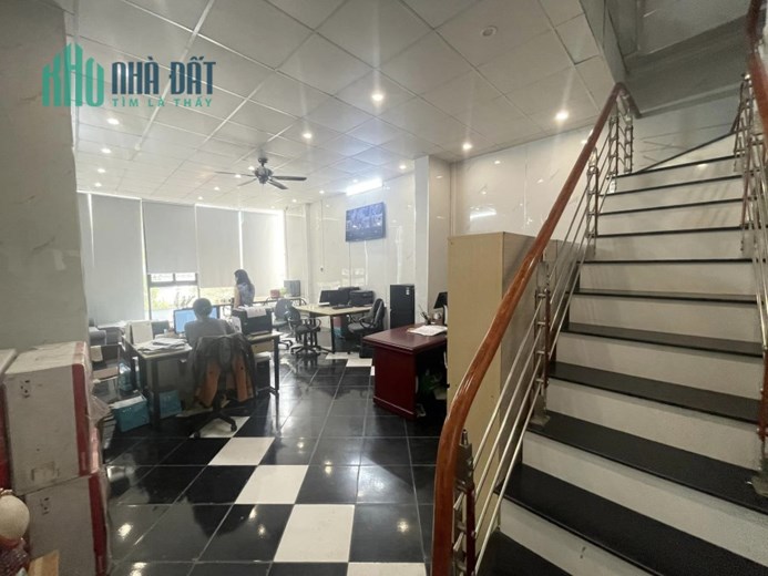 Chính Chủ Bán Nhanh Khách Sạn Lô Góc Kinh Doanh Doanh Tiền Khủng Khiếp. Vỉa Hè Đá Bóng.