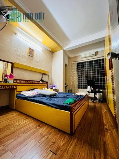 Bán nhà phố Cát Linh, căn góc, sát phố, nhà đẹp, Nt xịn, 38m, 4 tỷ 99