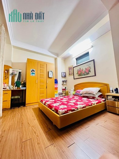 Bán nhà phố Cát Linh, căn góc, sát phố, nhà đẹp, Nt xịn, 38m, 4 tỷ 99