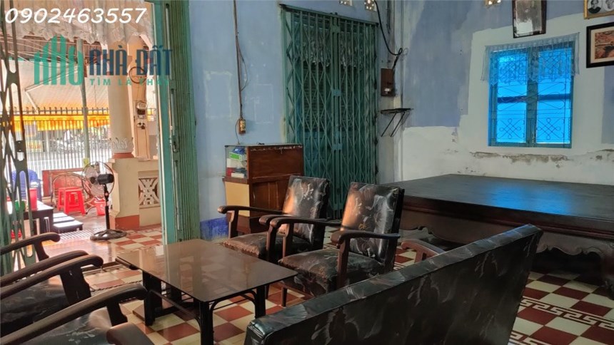 Hòa mình vào quá khứ: Ngôi nhà phố cổ mang đến không gian lịch sử đầy phong cách.
