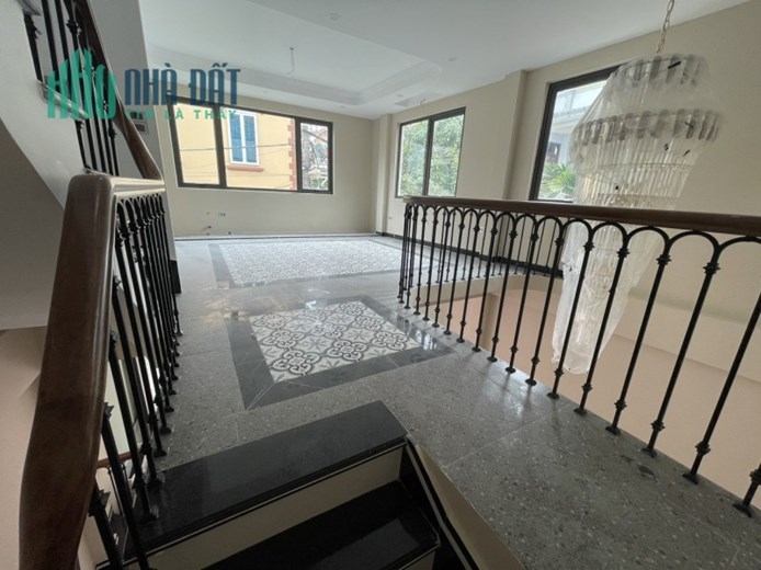 Bán nhà Ngọc Trì ,Long Biên 40m2 ,6 tầng ,lô góc ,gara oto 7 chỗ giá hơn 5 tỷ