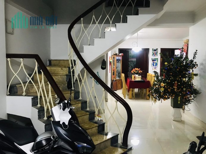 Cho thuê nhà Nguyễn Chính ,Diện tích MB 128m2 , DTXD : 65x 3 tầng , giá 16tr
