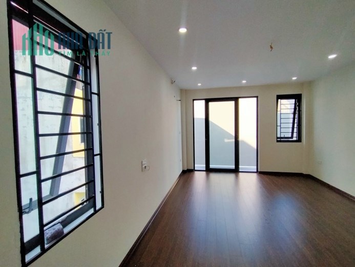 Nhà Đẹp mới koong phố Hoa Lâm, lô góc, ô tô cách 30m, DT 35m2 x 5T, MT 3.7m, nhỉnh 3 tỷ