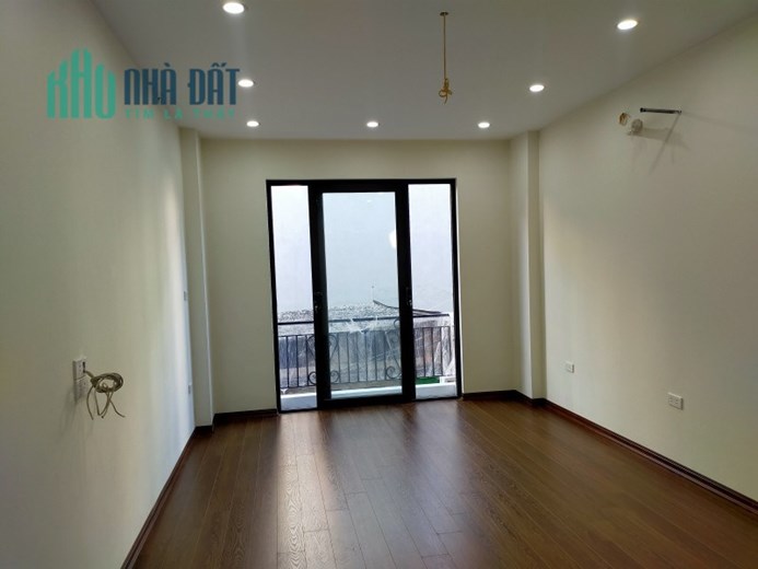 Nhà Đẹp mới koong phố Hoa Lâm, lô góc, ô tô cách 30m, DT 35m2 x 5T, MT 3.7m, nhỉnh 3 tỷ
