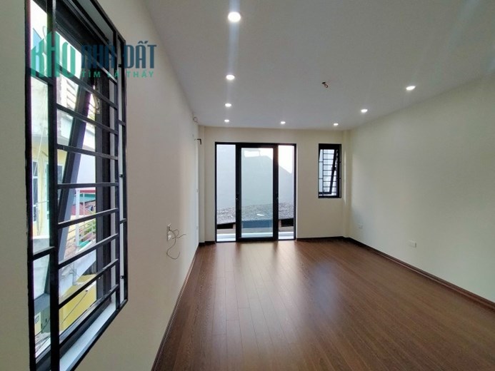 Nhà Đẹp mới koong phố Hoa Lâm, lô góc, ô tô cách 30m, DT 35m2 x 5T, MT 3.7m, nhỉnh 3 tỷ