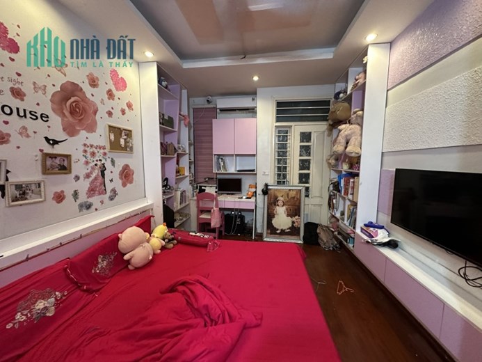 NGÃ TƯ SỞ, CẠNH ROYAL CITY, LẠ VÀ ĐẶC BIỆT
35M x 6T, 4,3 tỷ
