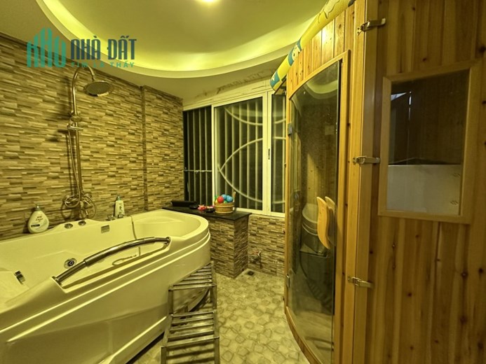 NGÃ TƯ SỞ, CẠNH ROYAL CITY, LẠ VÀ ĐẶC BIỆT
35M x 6T, 4,3 tỷ