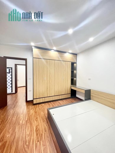 Bán nhà phố Hào Nam, 3 thoáng, gần phố, nhà mới Full Nt, chỉ 100tr/m2