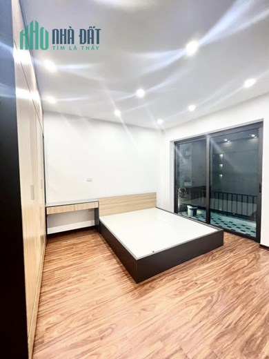 Bán nhà phố Hào Nam, 3 thoáng, gần phố, nhà mới Full Nt, chỉ 100tr/m2