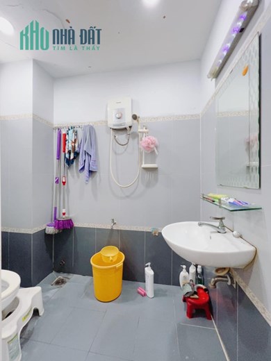 NHÀ TÔN ĐẢN, Q.4, HẼM TRƯỚC NHÀ 3M, DT: 4.3x12.5, 3 TẦNG, NHỈNH 4 TỶ.