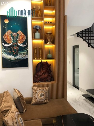 Bán Nhà Trung Tâm Hải Châu, Nhà 5 tầng có thang máy sịn sò, Dt 60m2, chỉ 5,5 tỷ ( 0767402251 )