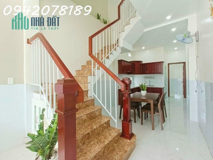 Nhà trung tâm Ninh Kiều. Thích họp kinh doanh, làm văn phòng, spa, nail. Gần chợ
