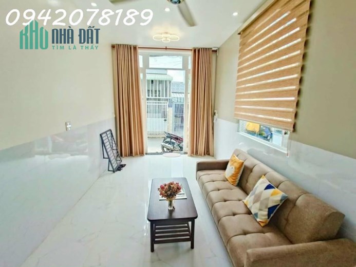 Nhà trung tâm Ninh Kiều. Thích họp kinh doanh, làm văn phòng, spa, nail. Gần chợ