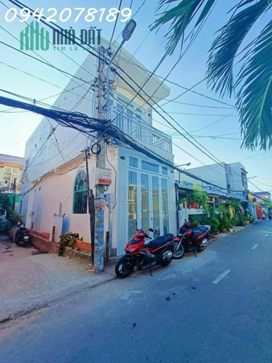 Nhà trung tâm Ninh Kiều. Thích họp kinh doanh, làm văn phòng, spa, nail. Gần chợ