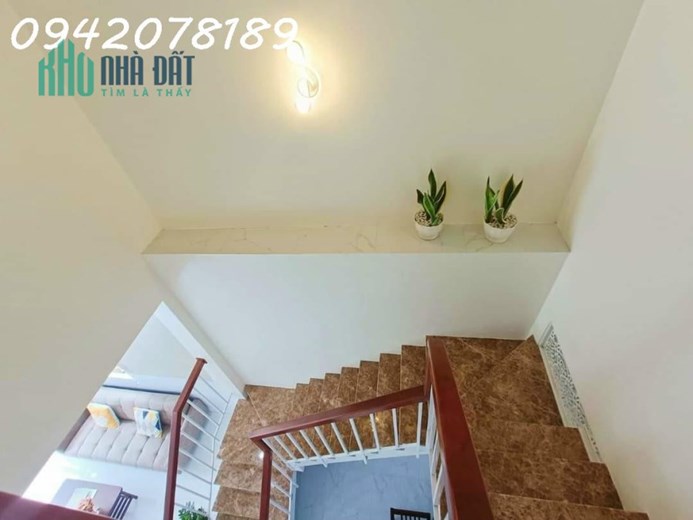 Nhà trung tâm Ninh Kiều. Thích họp kinh doanh, làm văn phòng, spa, nail. Gần chợ
