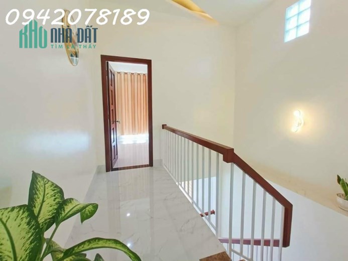 Nhà trung tâm Ninh Kiều. Thích họp kinh doanh, làm văn phòng, spa, nail. Gần chợ
