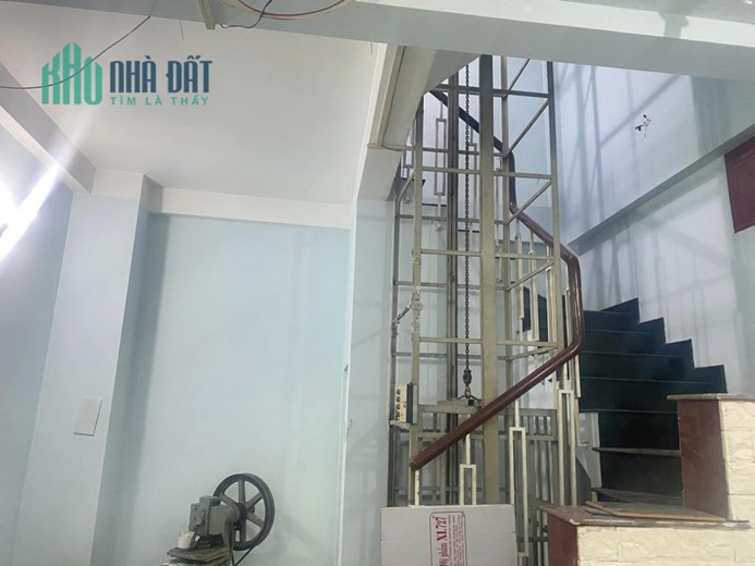 GIÁ CHỈ CÒN 4.6 TỶ - HẺM 2 XE TẢI TRÁNH TỚI NHÀ - GẦN HÀNG XANH - 40M2 5 TẦNG
