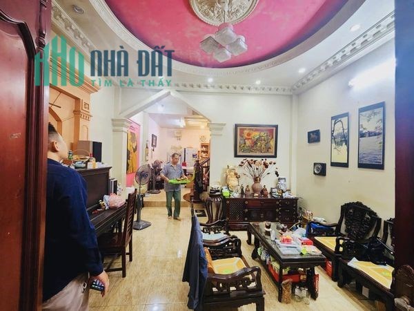 TT Cầu Giấy ngõ thông, kinh doanh, nhà xây chất gỗ lim, dân trí cao 55m 5 tầng mt 4.5m 7.7 tỷ