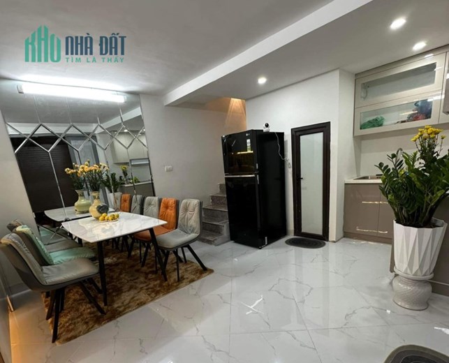 THỊNH QUANG, ĐỐNG ĐA,GẦN ĐƯỜNG,NỘI THẤT SANG 27M * 5T, NHỈNH 3 TỶ, LH 0909991368