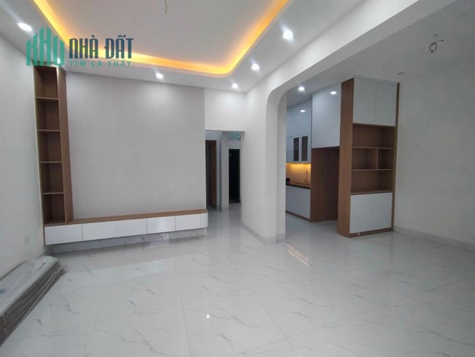 Cần Bán nhà 35m 5T NGô Gia Tự, Long Biên, oto ,KD, nhỉnh 3ty .