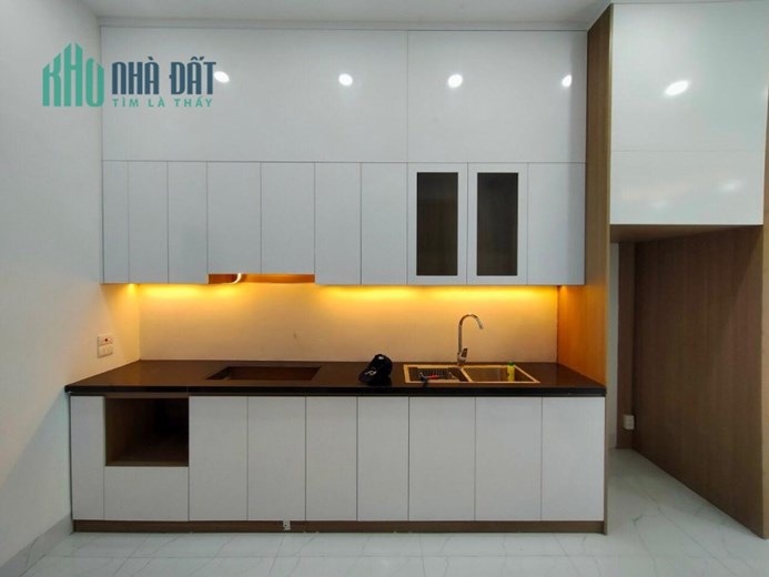 Cần Bán nhà 35m 5T NGô Gia Tự, Long Biên, oto ,KD, nhỉnh 3ty .