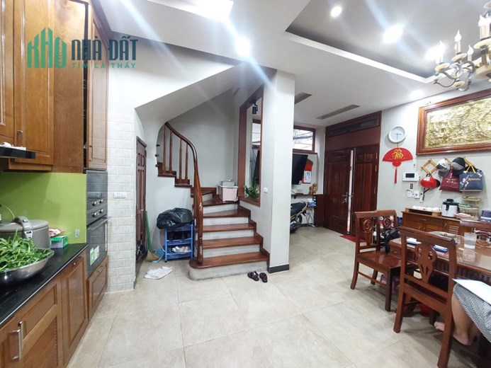 NHÀ ĐẸP Ở NGAY-MẶT NGÕ-GẦN PHỐ-LÔ GÓC-NỘI THẤT ĐẸP-LÒ ĐÚC QUẬN HAI BÀ-38M 7xTỶ