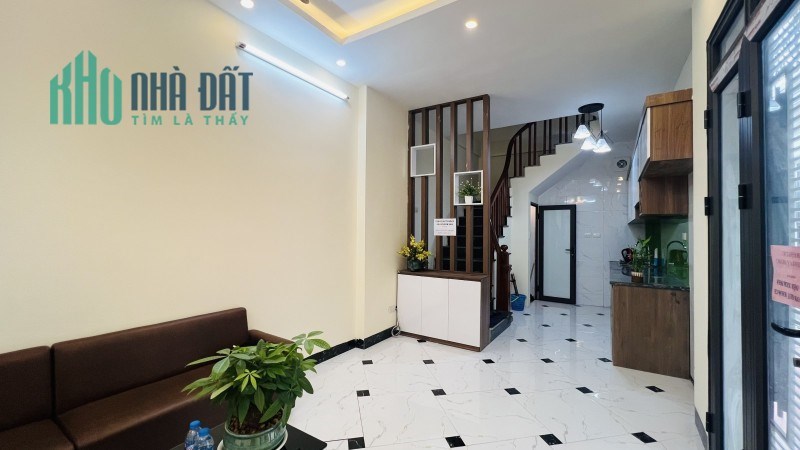 Nhà 5 tầng mới koong phố Ngọc Lâm, ô tô cách 10m, DT 41m2, MT 6.2m, giá 4.1 tỷ