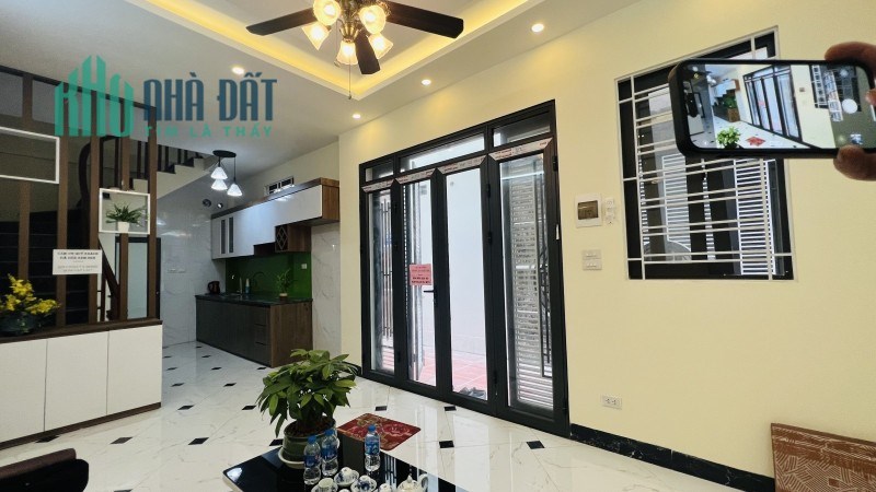 Nhà 5 tầng mới koong phố Ngọc Lâm, ô tô cách 10m, DT 41m2, MT 6.2m, giá 4.1 tỷ