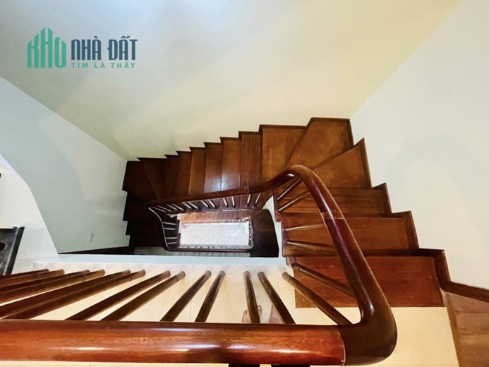NHÀ PHÂN LÔ - TRUNG TÂM CẦU GIẤY -  Ô TÔ TRÁNH - 2 THOÁNG - 50M RA PHỐ - KHU VÍP - SỔ VUÔNG - KD -