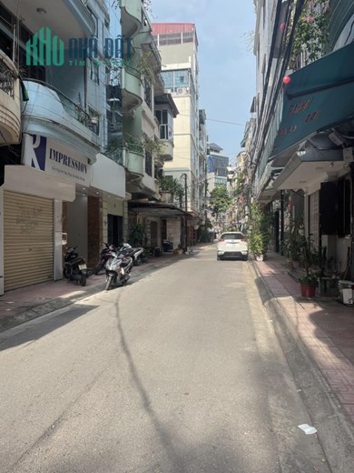 Bán Nhà Mặt Phố Trung Tâm Quận Ba Đình. Khu VIP Toàn Quan Chức. Diện tích 41m2 x 3 Tầng, Lô Góc 2