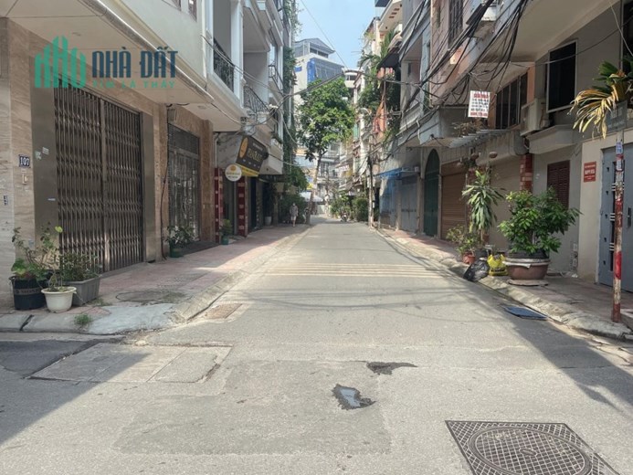 Bán Nhà Mặt Phố Trung Tâm Quận Ba Đình. Khu VIP Toàn Quan Chức. Diện tích 41m2 x 3 Tầng, Lô Góc 2