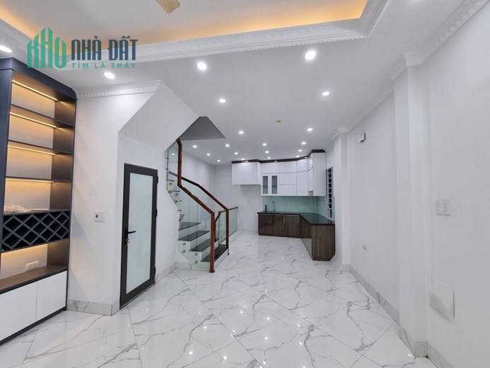 CHÍNH CHỦ CẦN BÁN NHÀ GẦN Time City 5 TẦNG ÔTÔ ĐẬU CỬA NHÀ - LÔ GÓC 2 MẶT ĐỀU LÀ NGÕ DT: 45M2 4 NGỦ