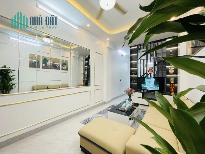 Bán nhà Đại Từ, Hoàng Mai 39m, 4T, ngõ to rộng thoáng, ba gác đỗ cửa, nhà đẹp, full nội thất chỉ 4