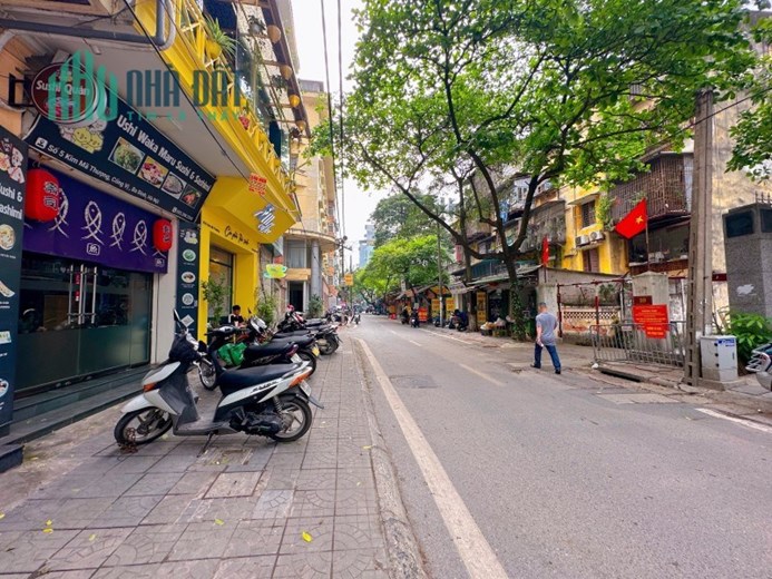 Bán nhà mặt phố Kim Mã Thượng, 105m2, mặt tiền 7m. LH: Địa Thủy Sư Trần Thọ 0906299843