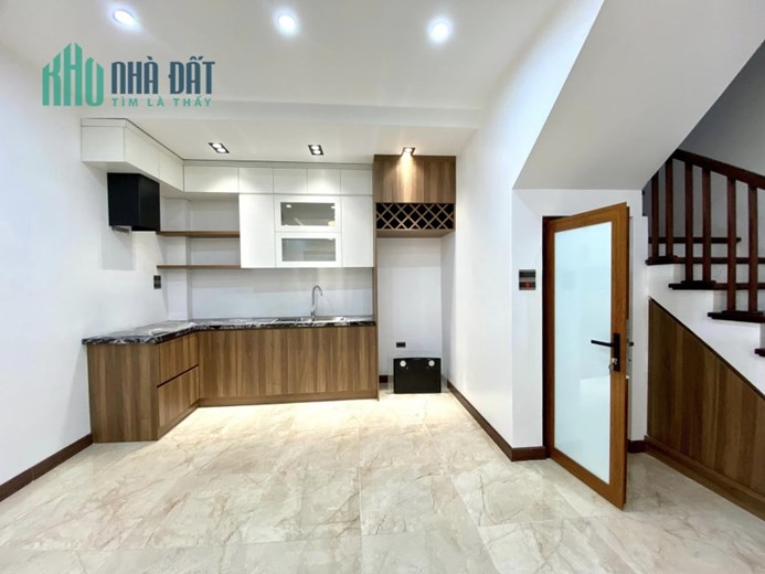 Bán nhà Bồ Đề, Gần Hồ, 50m2, 4 tầng, MT 5,4 m, giá chỉ 6 tỷ.